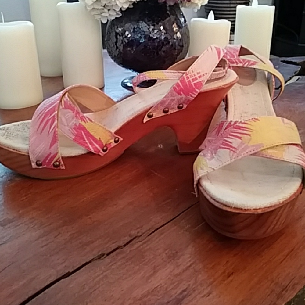 Tropical Styled Heels - Picture 5 of 8